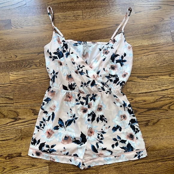 Gypsies & Moondust floral romper - Picture 3 of 11